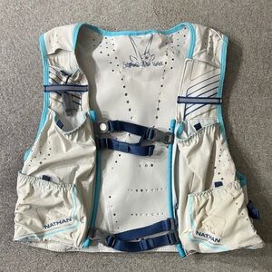 Nathan Vapor Howe 12L Running Vest with Blue Accents 
Women’s (S)